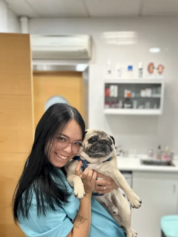 Sandra, Auxiliar Veterinaria de la Clínica Veterinaria Vinateros en Moratalaz, Madrid.